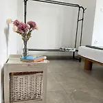 Odisej House *