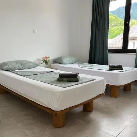 Odisej House تولمين