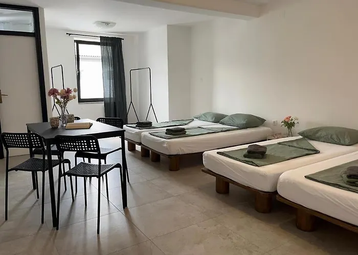 Nastanitev v družini Odisej House *